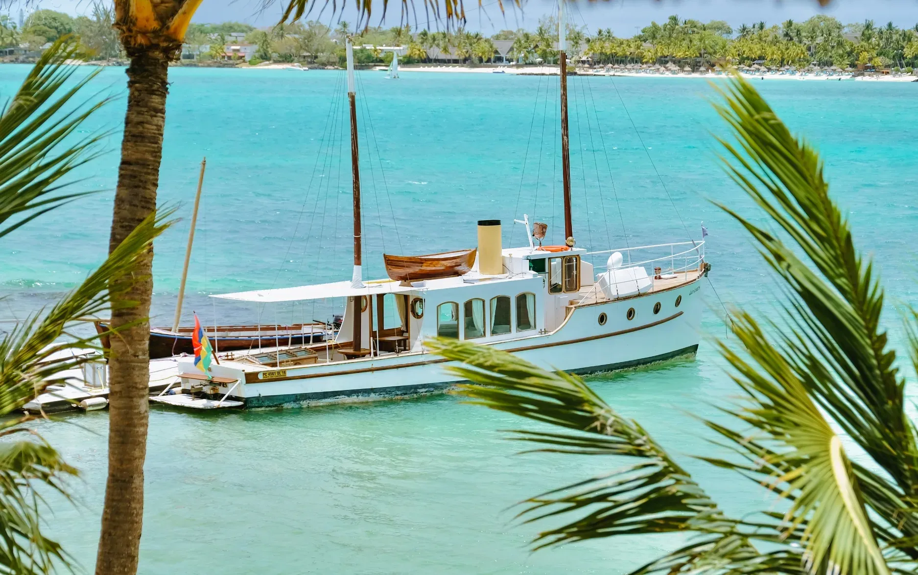 M/S Lady Lisbeth gourmet cruise vessel at sea, La Maison 20 Degrés Sud