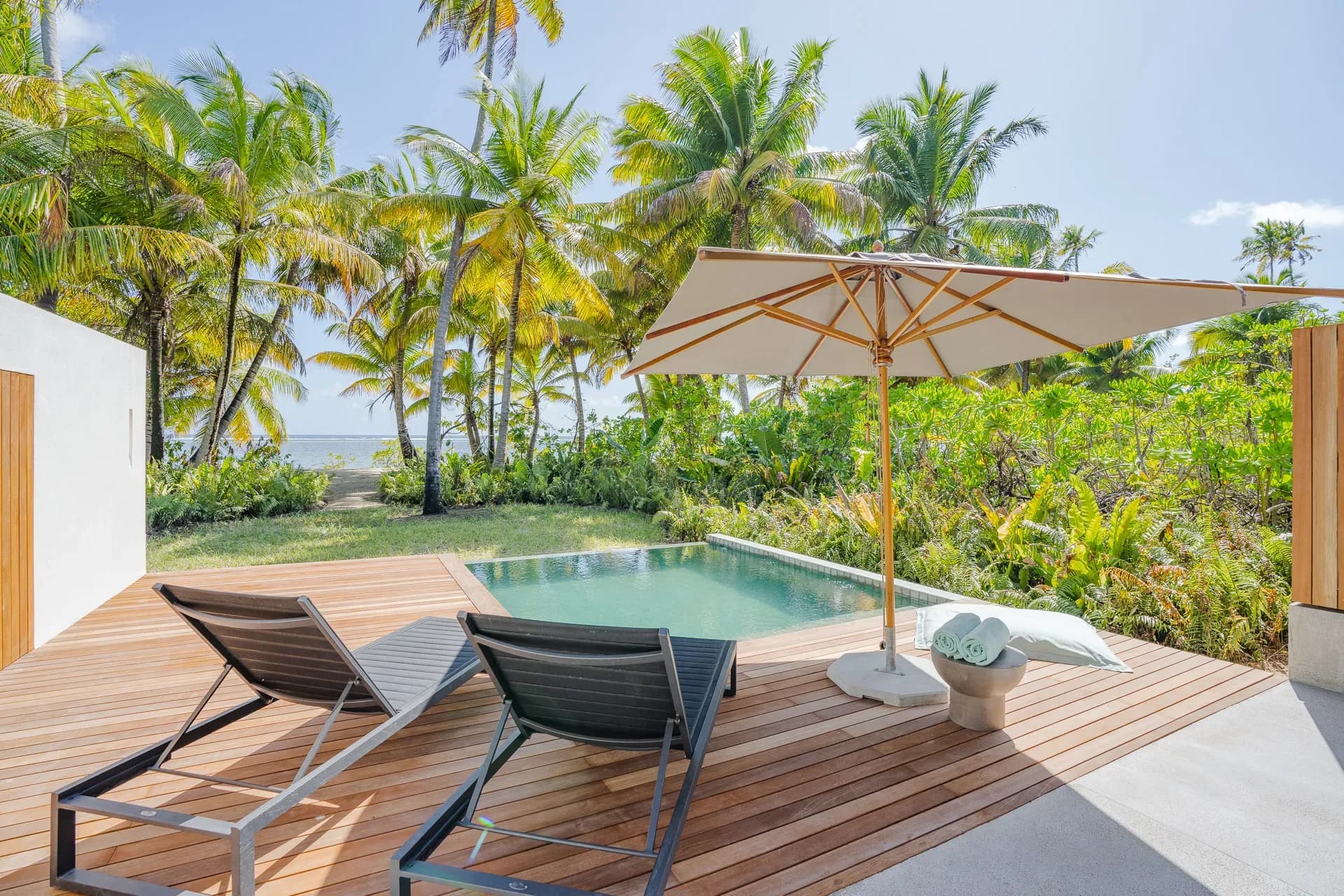 Beach Villa private plunge pool overlooking the beach at Alphonse Island Lodge