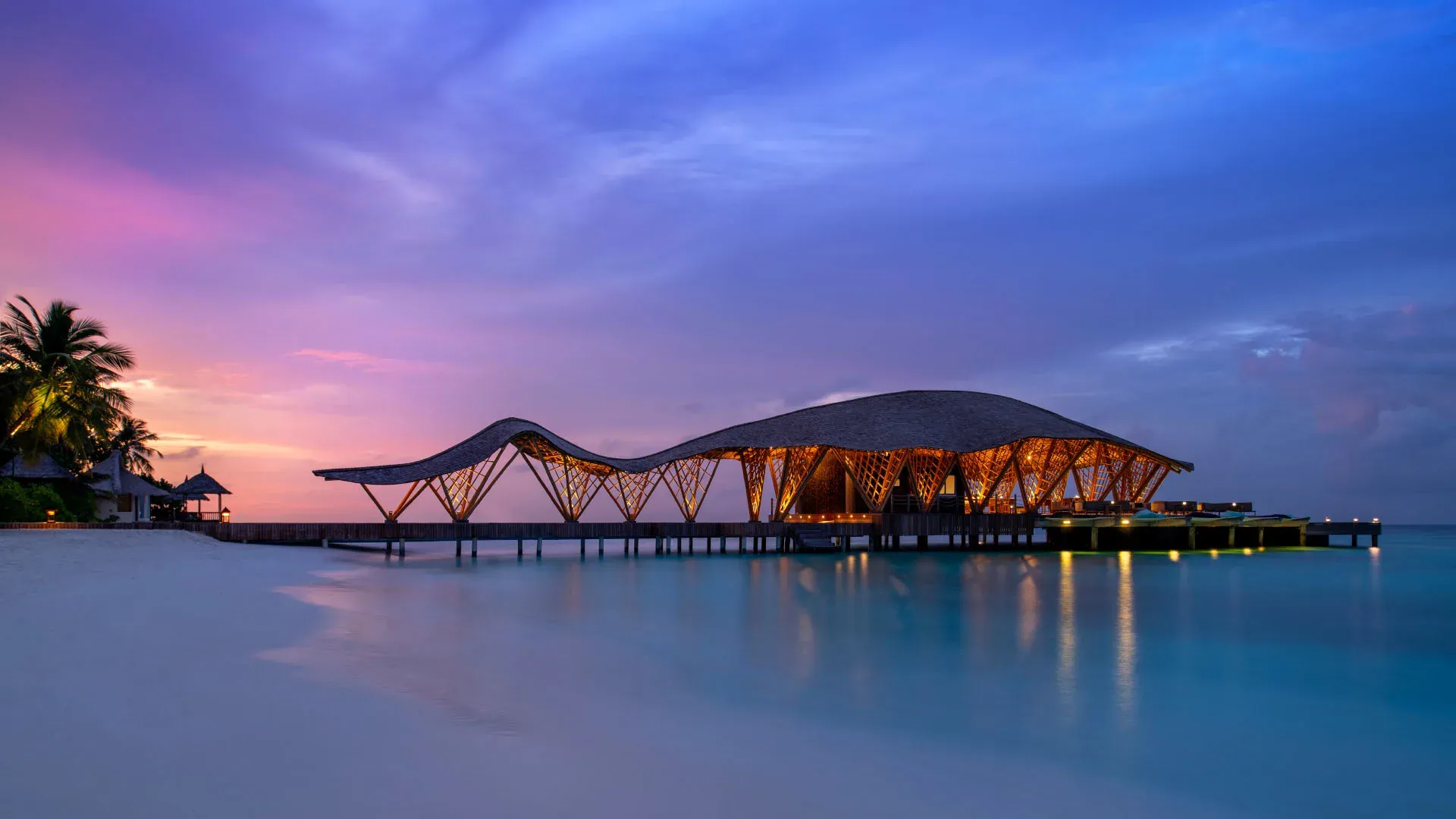 Madi Hiyaa overwater Japanese restaurant at Banyan Tree Vabbinfaru