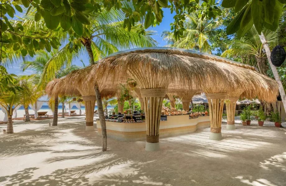 Sangu Garden restaurant dining area at Banyan Tree Vabbinfaru