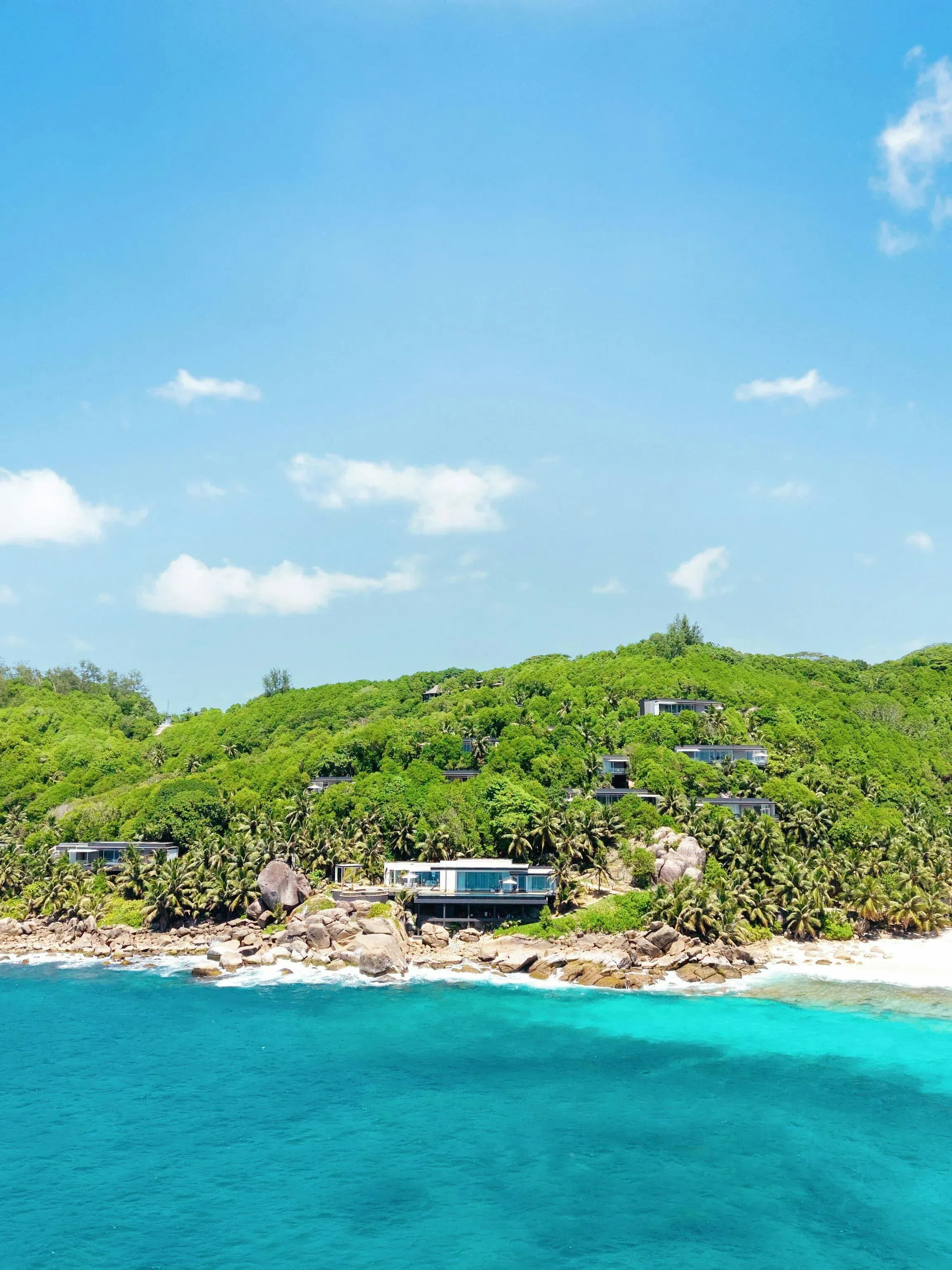Horizon Villa pool and ocean-facing terrace at Cheval Blanc Seychelles