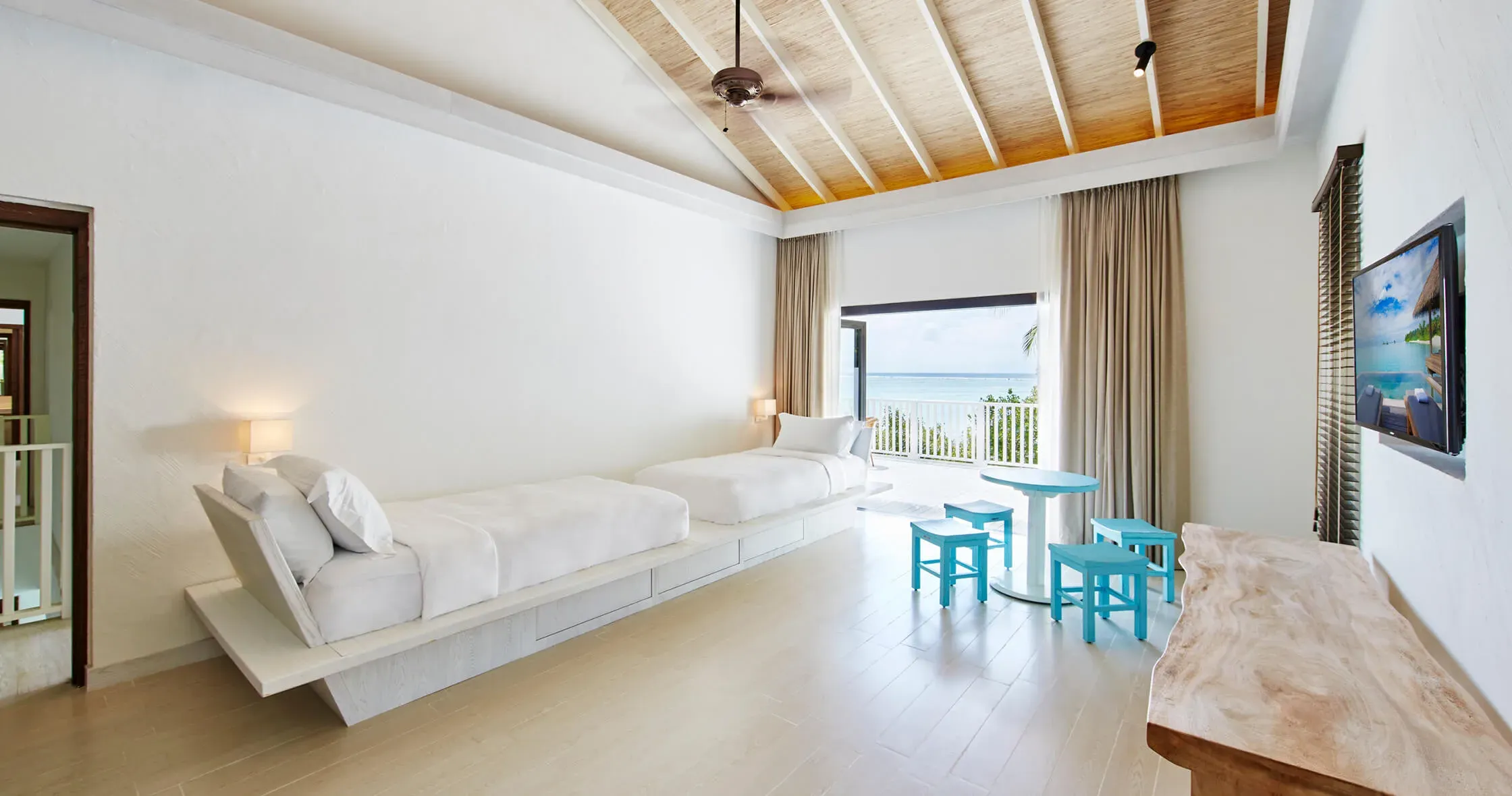 COMO Residence twin bedroom with ocean view at COMO Maalifushi