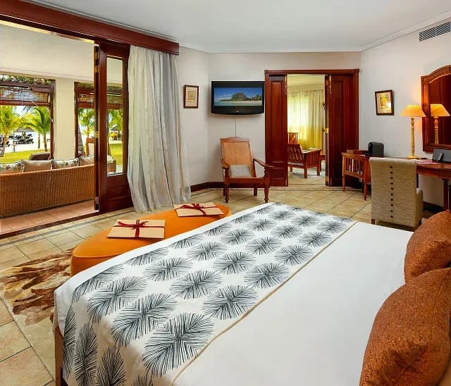 Two-Bedroom Senior Family Suite Beachfront bedroom at Dinarobin Beachcomber