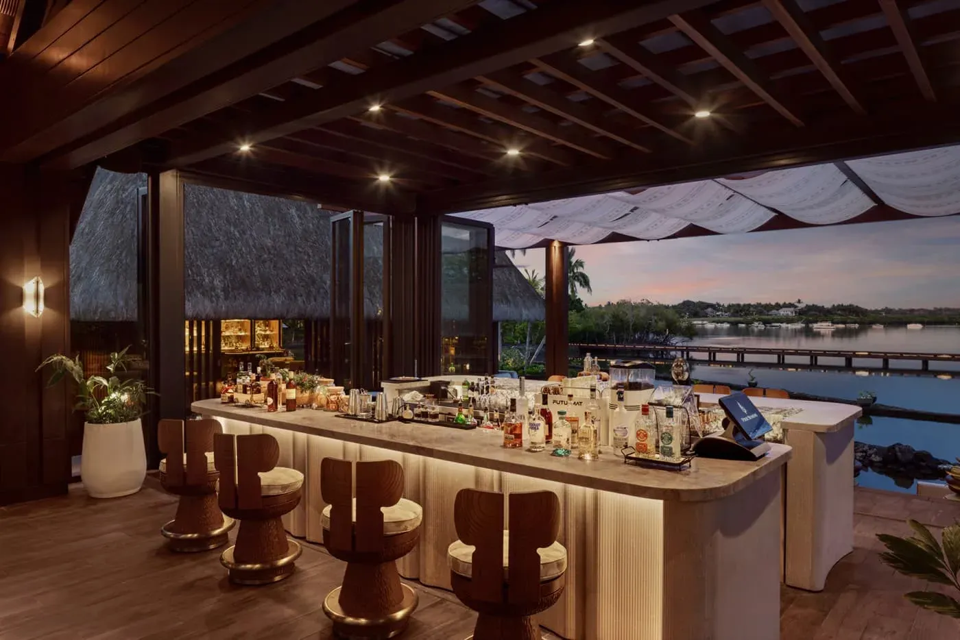 Blu'Zil restaurant at Four Seasons Resort Mauritius at Anahita