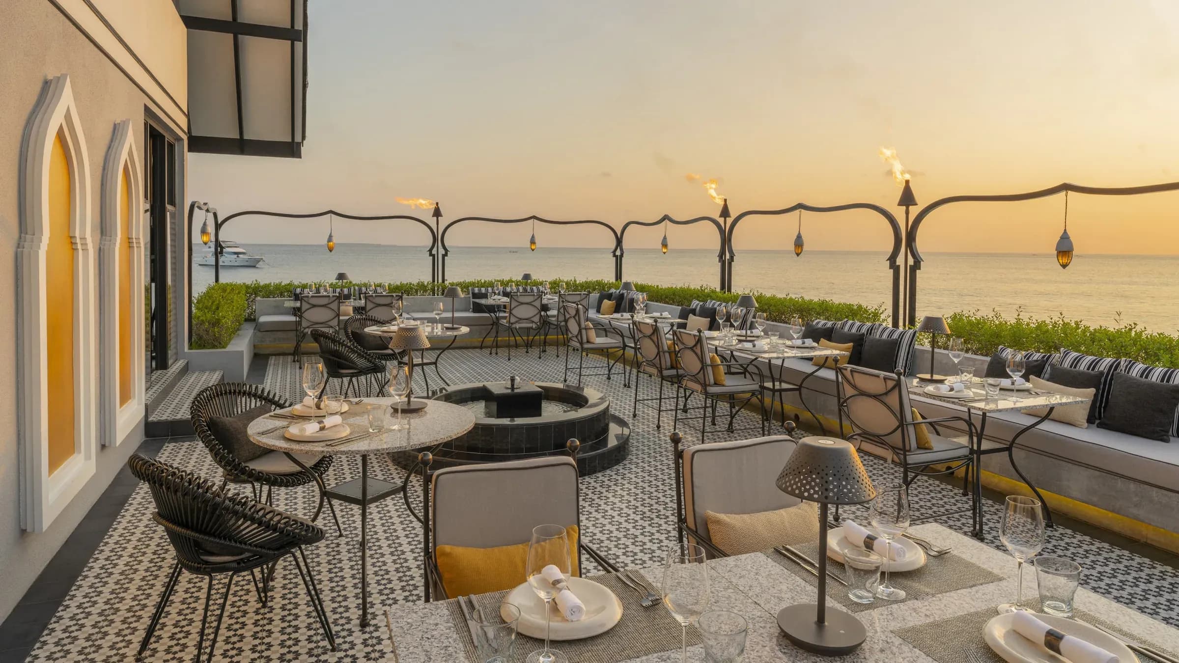 Overwater terrace at Al Barakat restaurant, Four Seasons Landaa Giraavaru