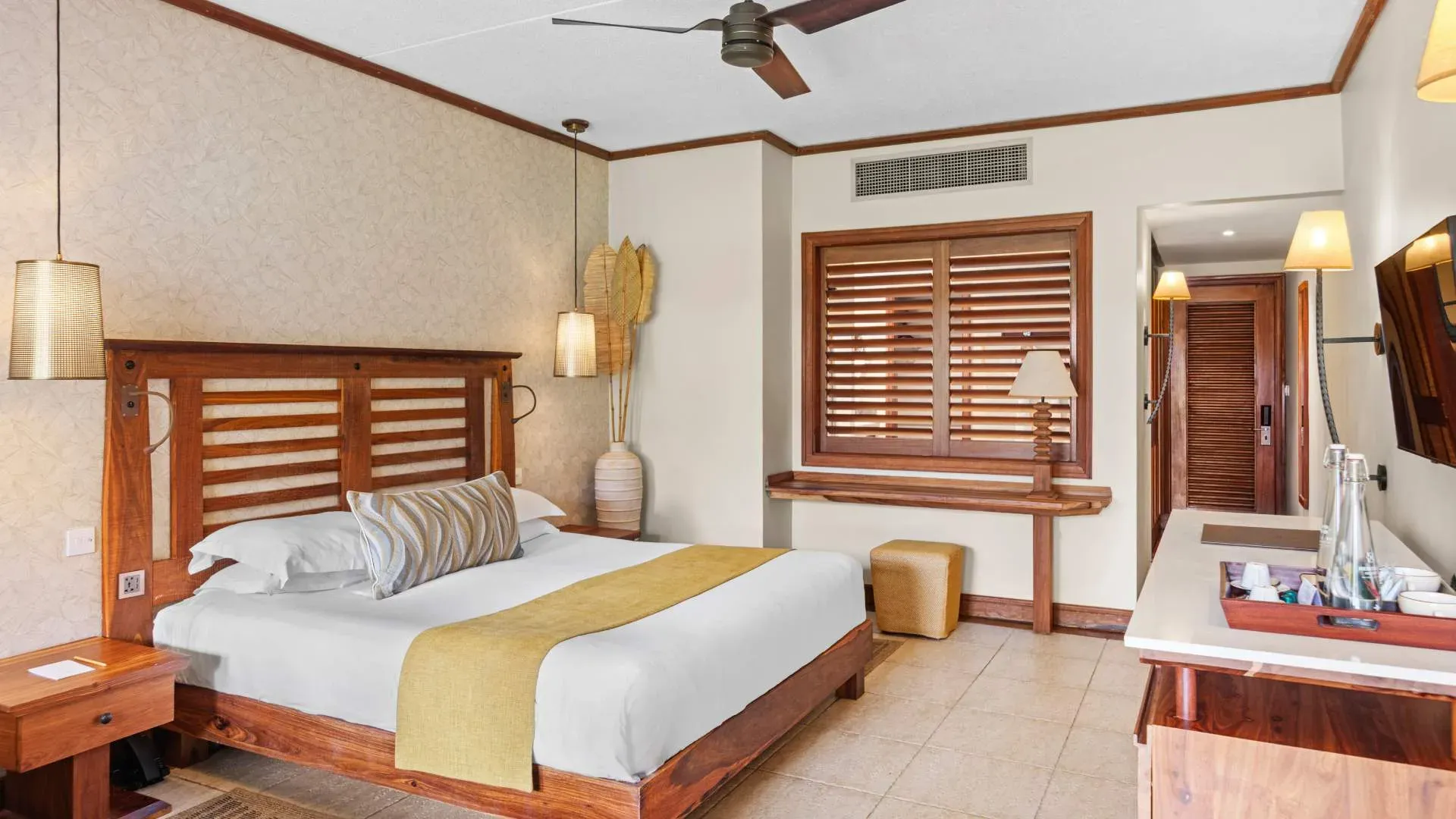 Deluxe Room Garden View bedroom at Heritage Awali