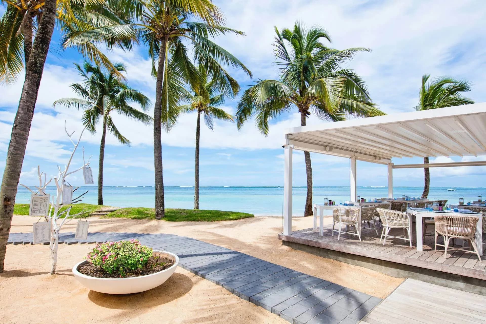 Le Palmier beachfront restaurant at Heritage Le Telfair