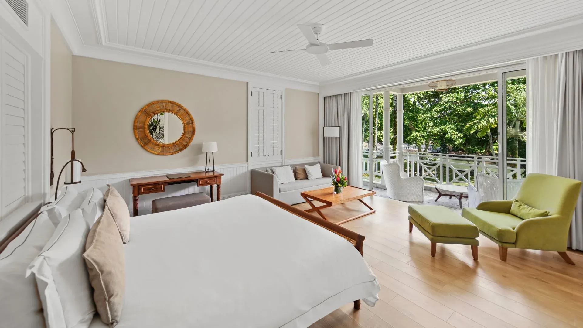Deluxe Suite interior with private balcony at Heritage Le Telfair