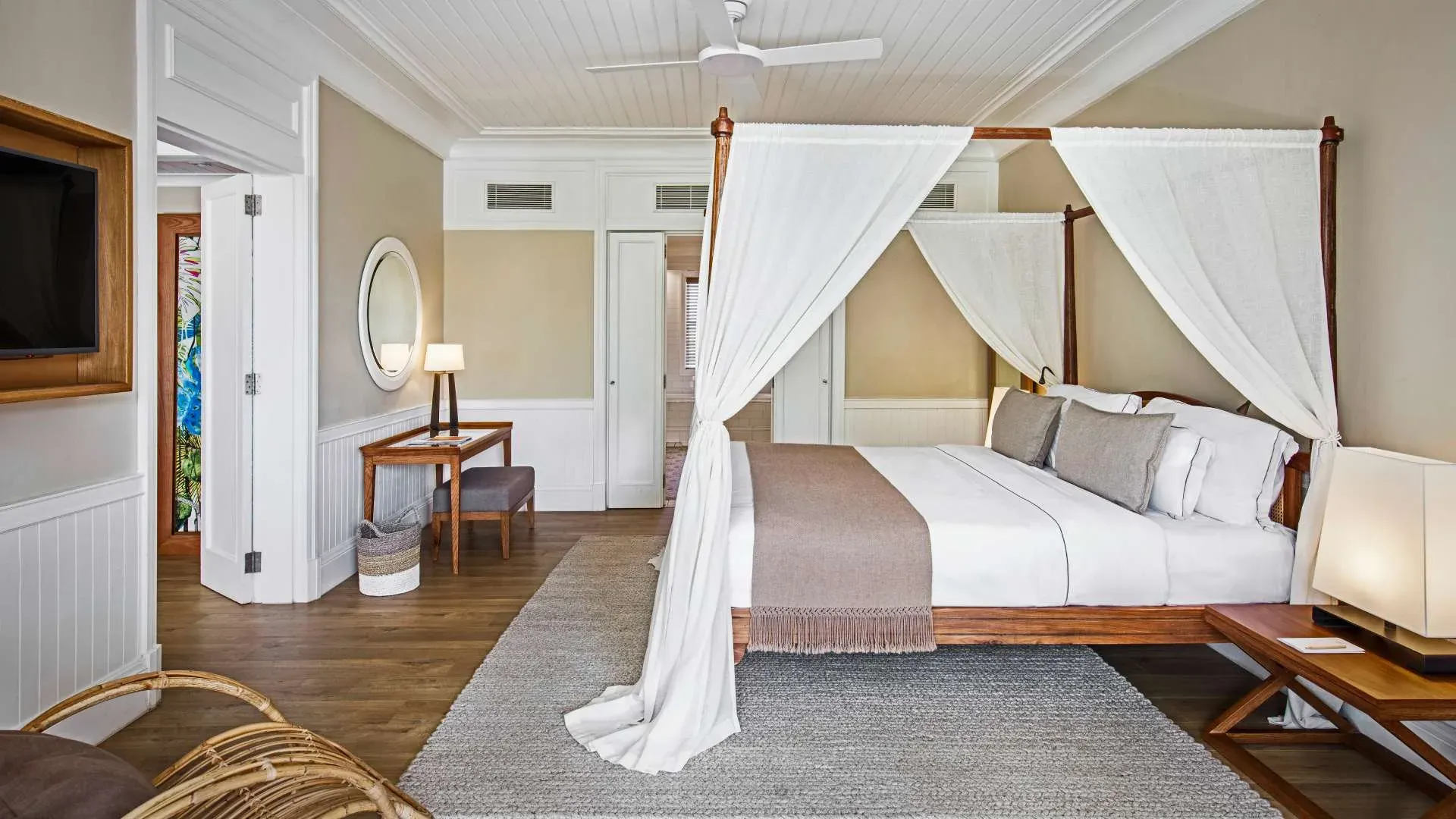 Senior Suite Garden View bedroom at Heritage Le Telfair