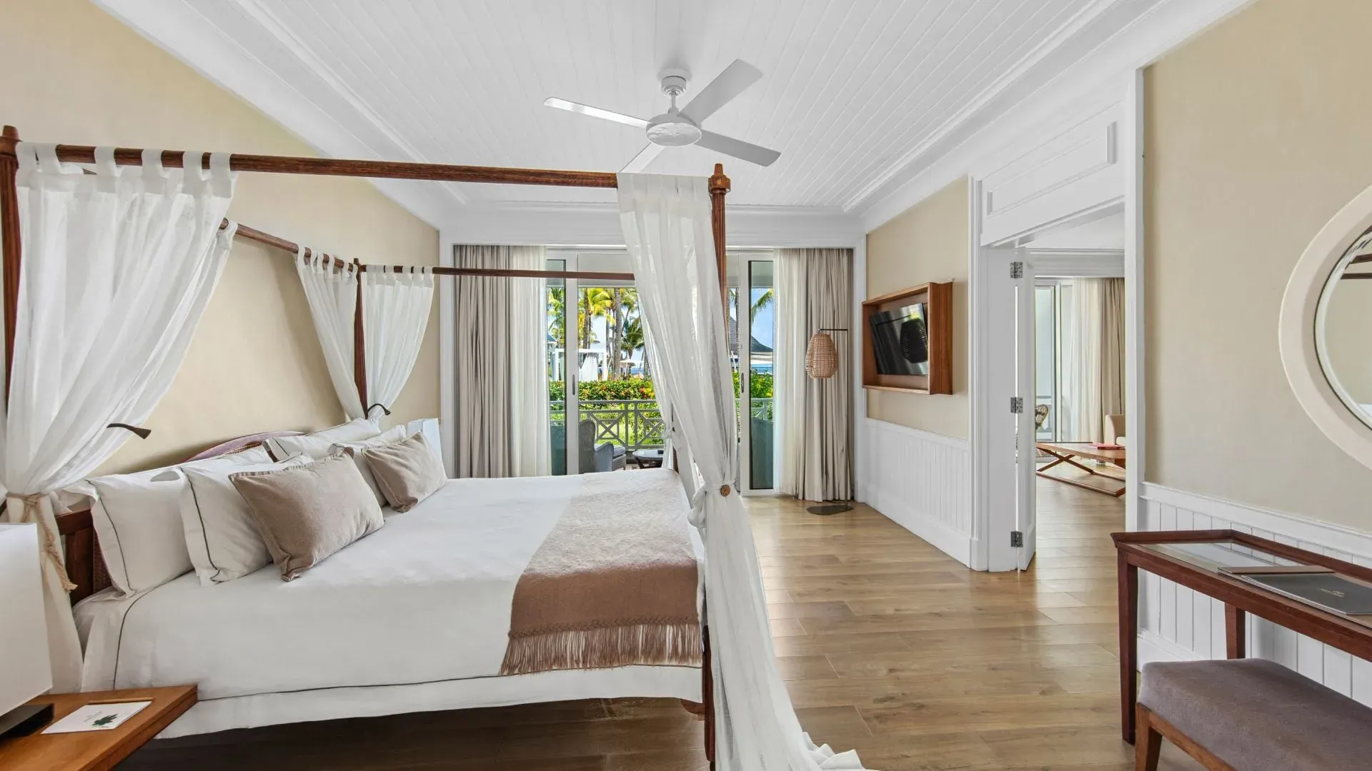 Senior Suite Sea View bedroom at Heritage Le Telfair