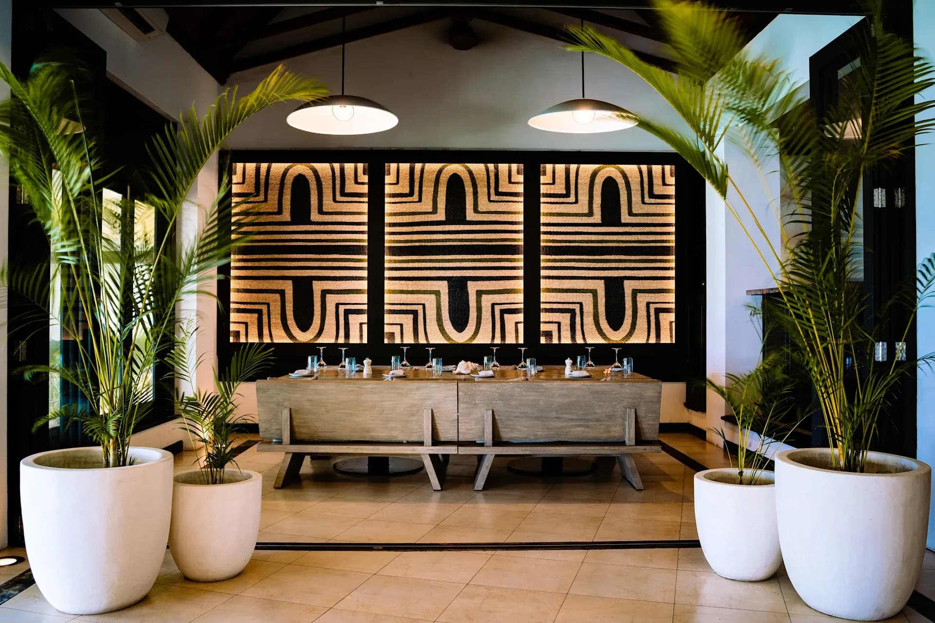 Wave restaurant's seaside dining setting at Hilton Seychelles Northolme