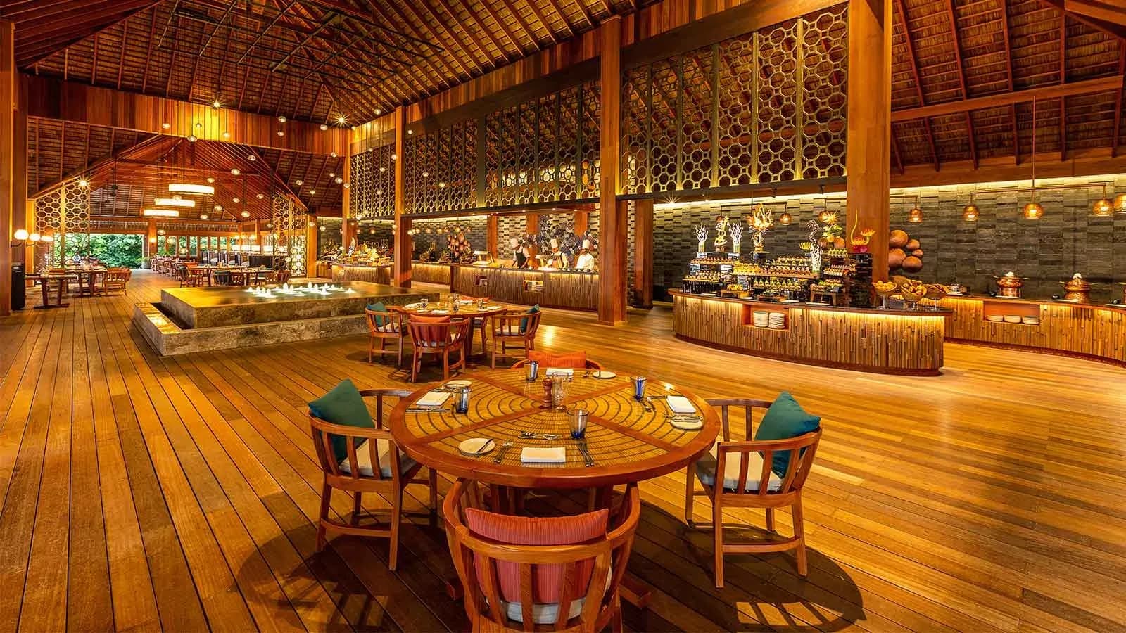 Canneli restaurant dining setting at Hurawalhi Island Resort