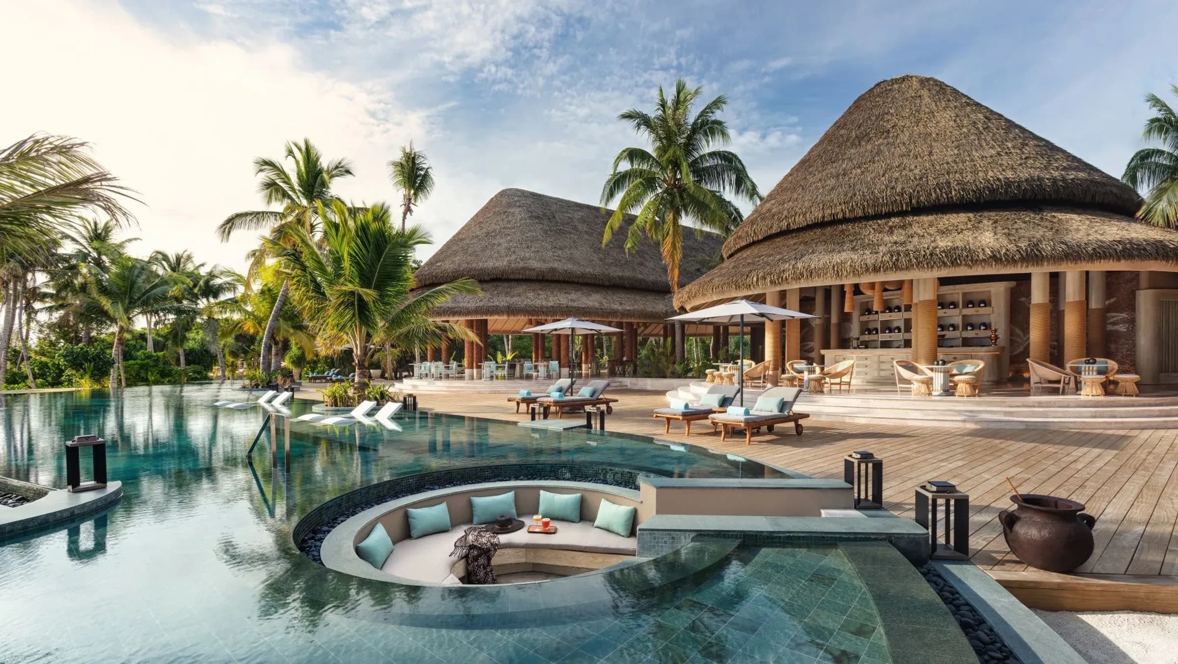 MOJO beach and poolside sundeck restaurant at JOALI BEING
