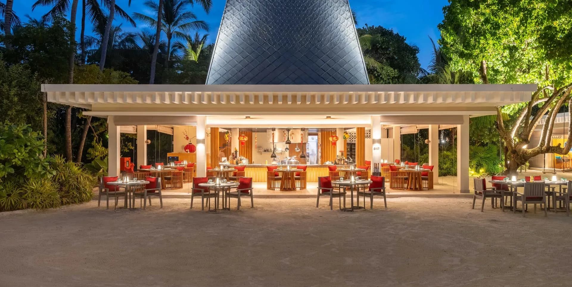 East restaurant setting at Kuda Villingili Resort Maldives