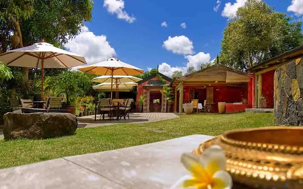 Shared swimming pool terrace at Lakaz Chamarel Exclusive Lodge