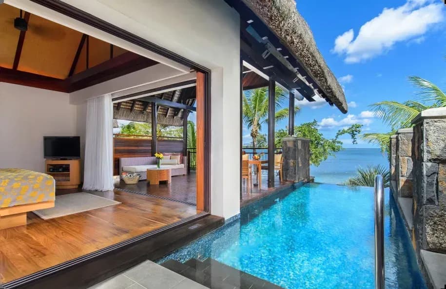 Oceanfront Luxury Pool Suite with Hammam and private infinity pool at Le Jadis