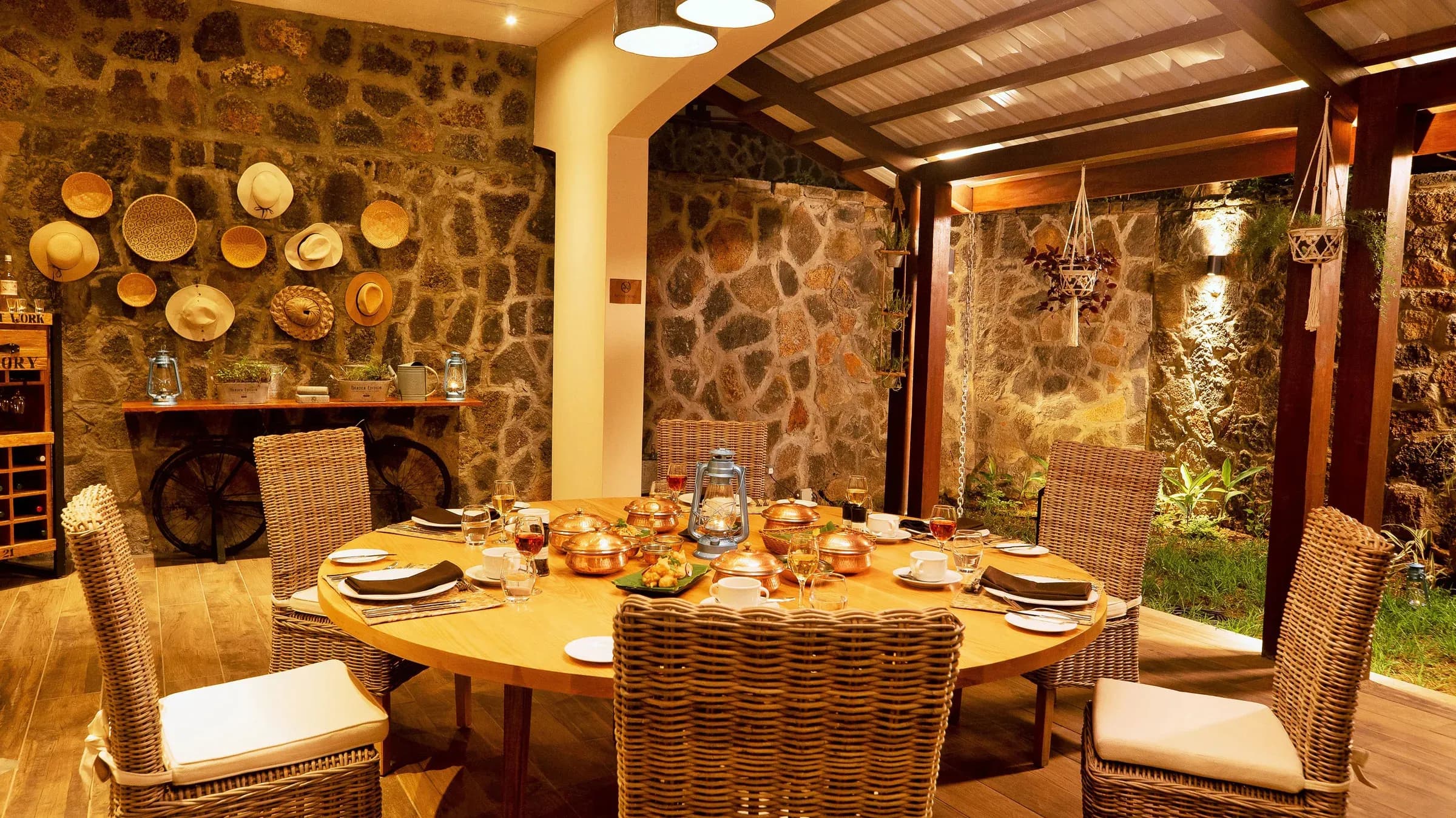 Guests dining together at the Lakaz Kreol Experience, Maritim Resort & Spa Mauritius