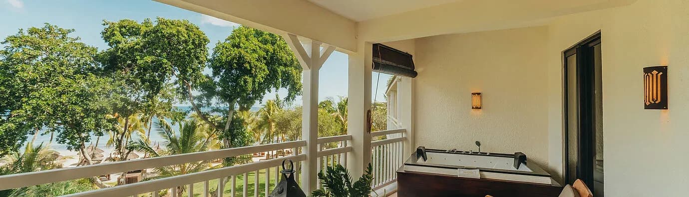 Penthouse Suite terrace with whirlpool overlooking the sea at Maritim Resort & Spa Mauritius