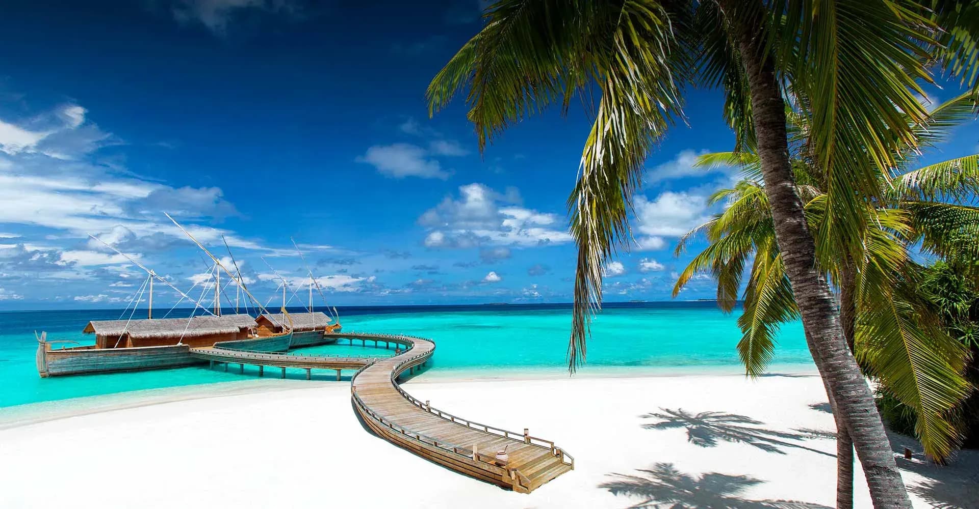 Ba'theli lounge and restaurant, the boat-shaped overwater dining venue at Milaidhoo