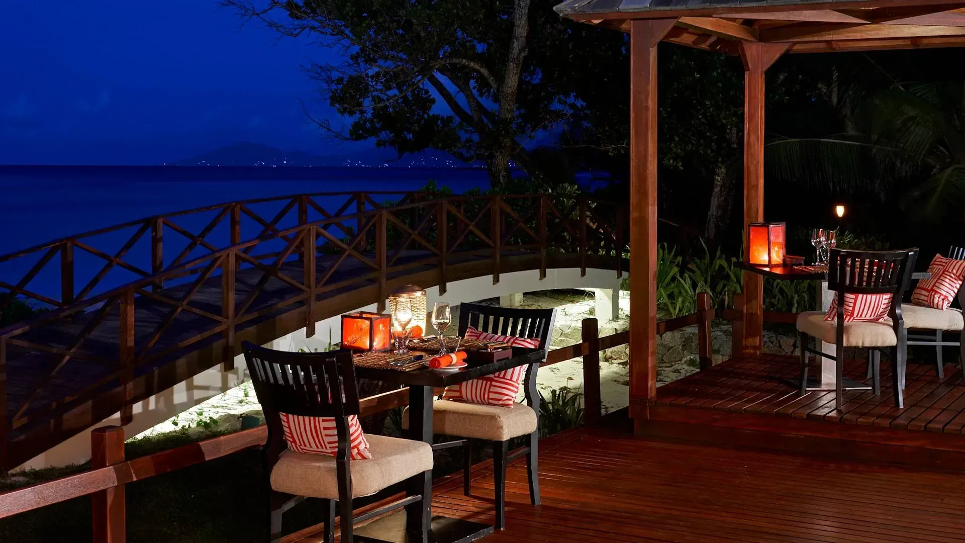 Sakura restaurant dining room at Niva Labriz Seychelles