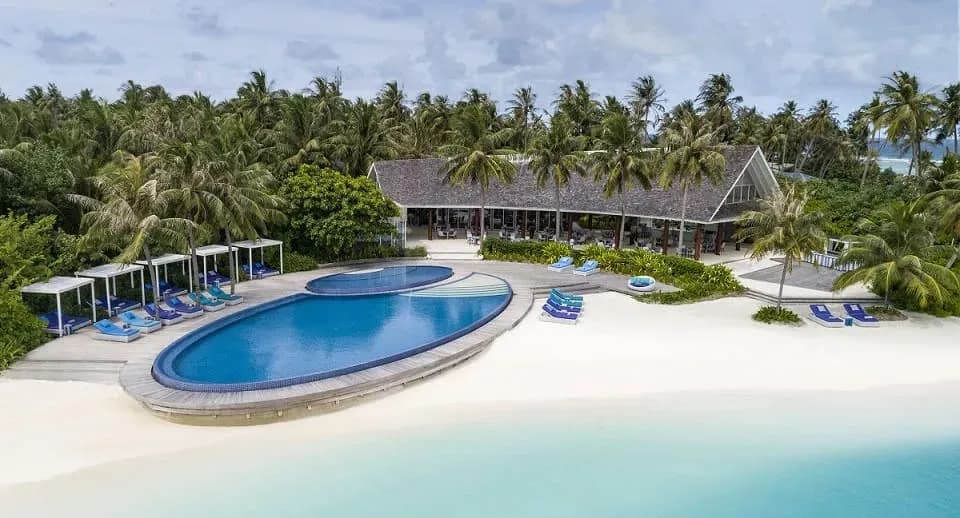 Blu restaurant poolside dining on Play island at Niyama Private Islands Maldives