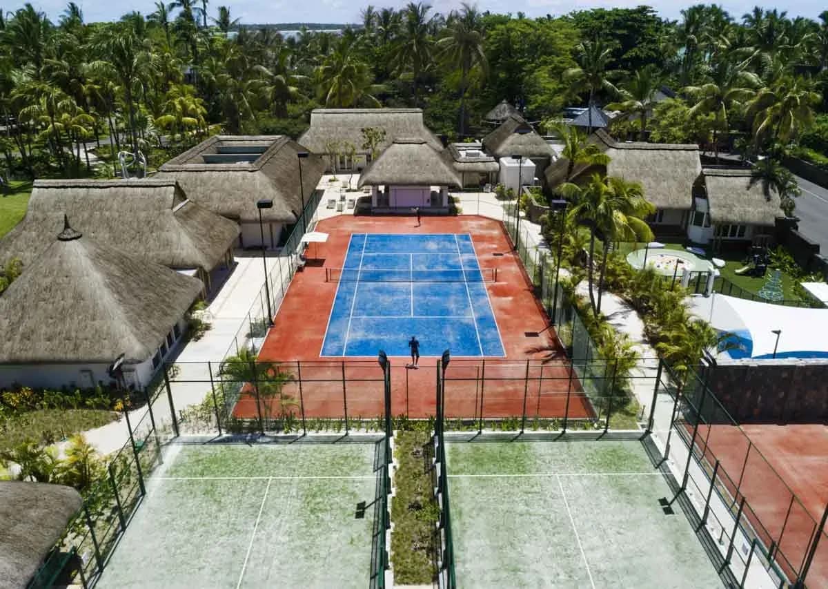 Floodlit tennis and padel courts at ClubOne, One&Only Le Saint Géran