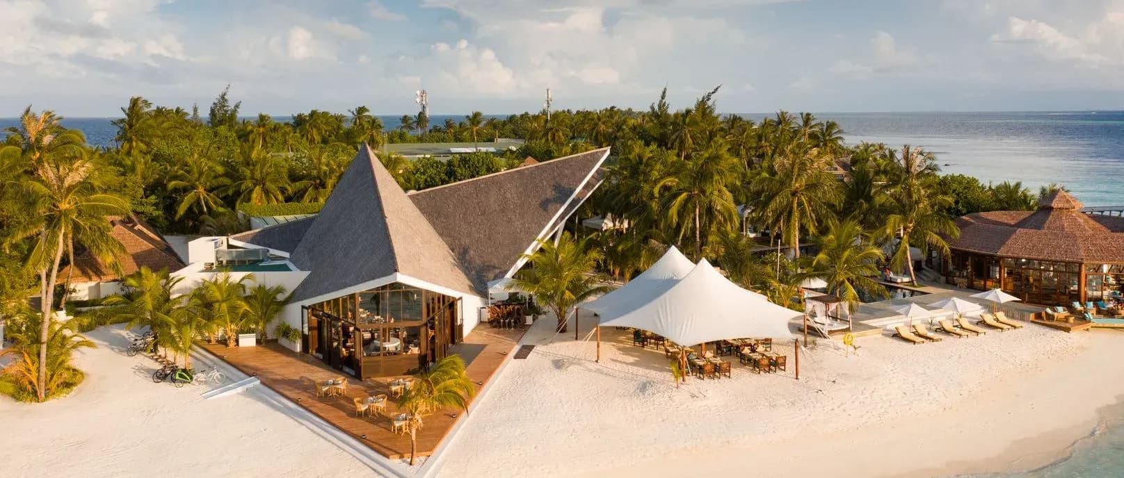Vista del Mar restaurant tropical terrace at OZEN RESERVE BOLIFUSHI