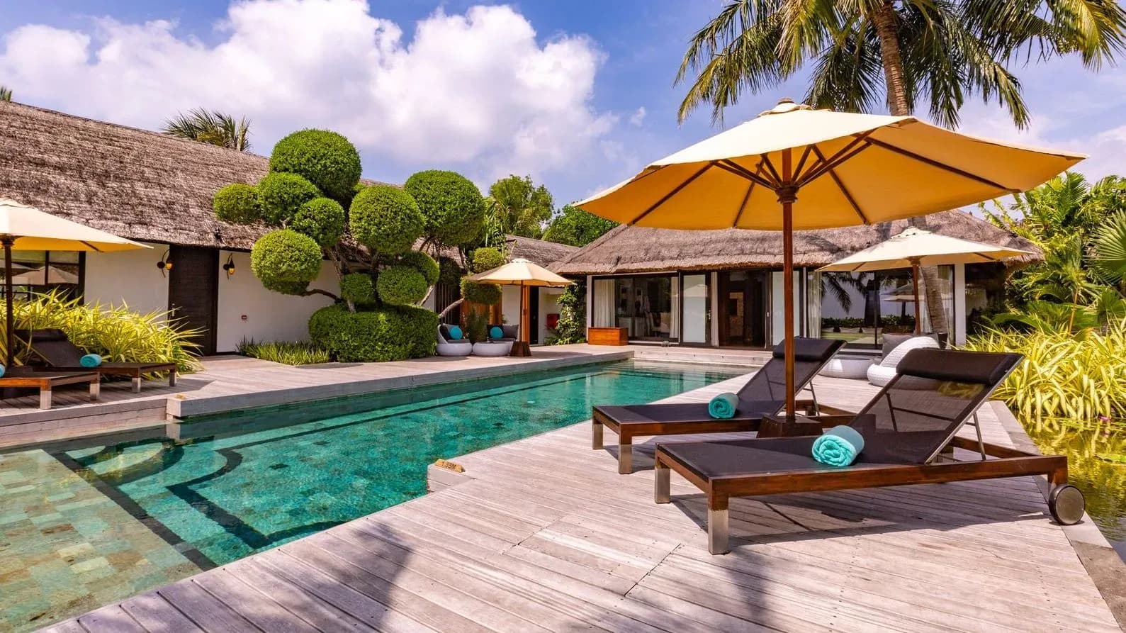 Royal RESERVE villa pool deck at OZEN RESERVE BOLIFUSHI