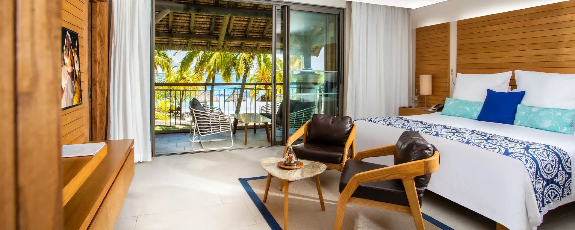 Paradis Luxury Family Suite Beachfront overlooking the beach at Paradis Beachcomber