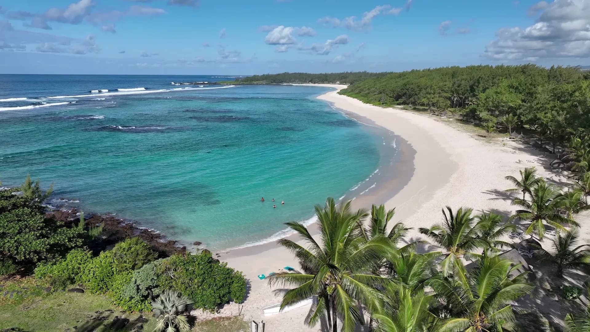 White sand beach and turquoise lagoon at Shandrani Beachcomber Resort & Spa, Blue Bay, Mauritius