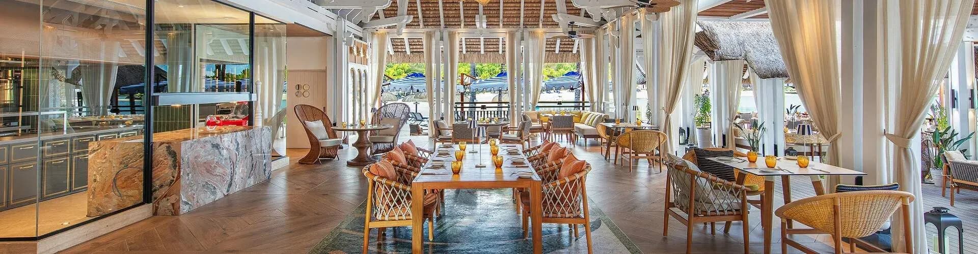 Coco's beach house restaurant overlooking Hibiscus Beach