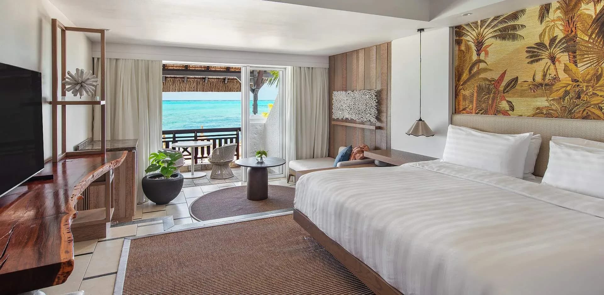 Coral Ocean View Room with private balcony at Shangri-La Le Touessrok