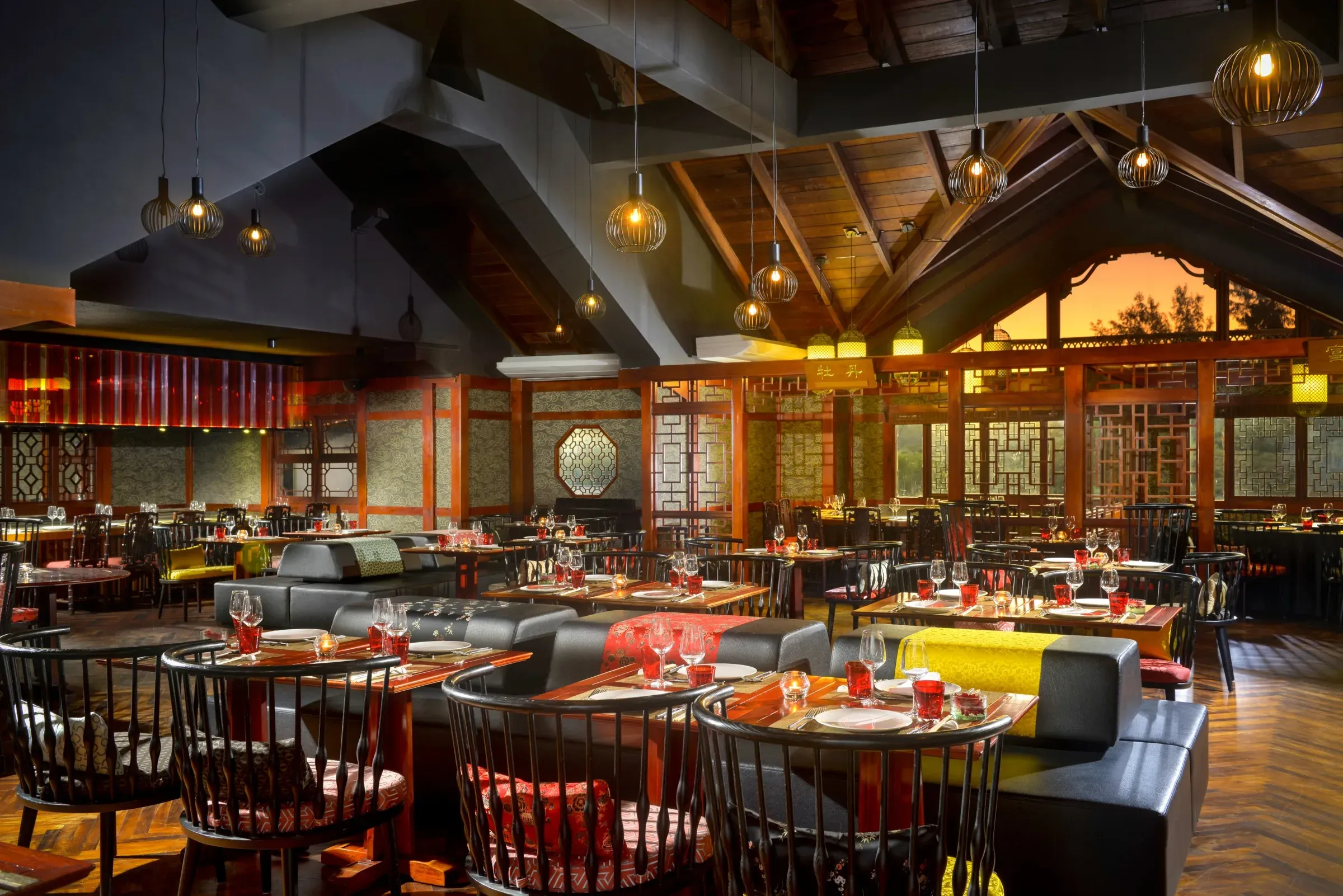 Ming Court restaurant dining room with East Asian decor at Sofitel Mauritius L'Impérial Resort & Spa