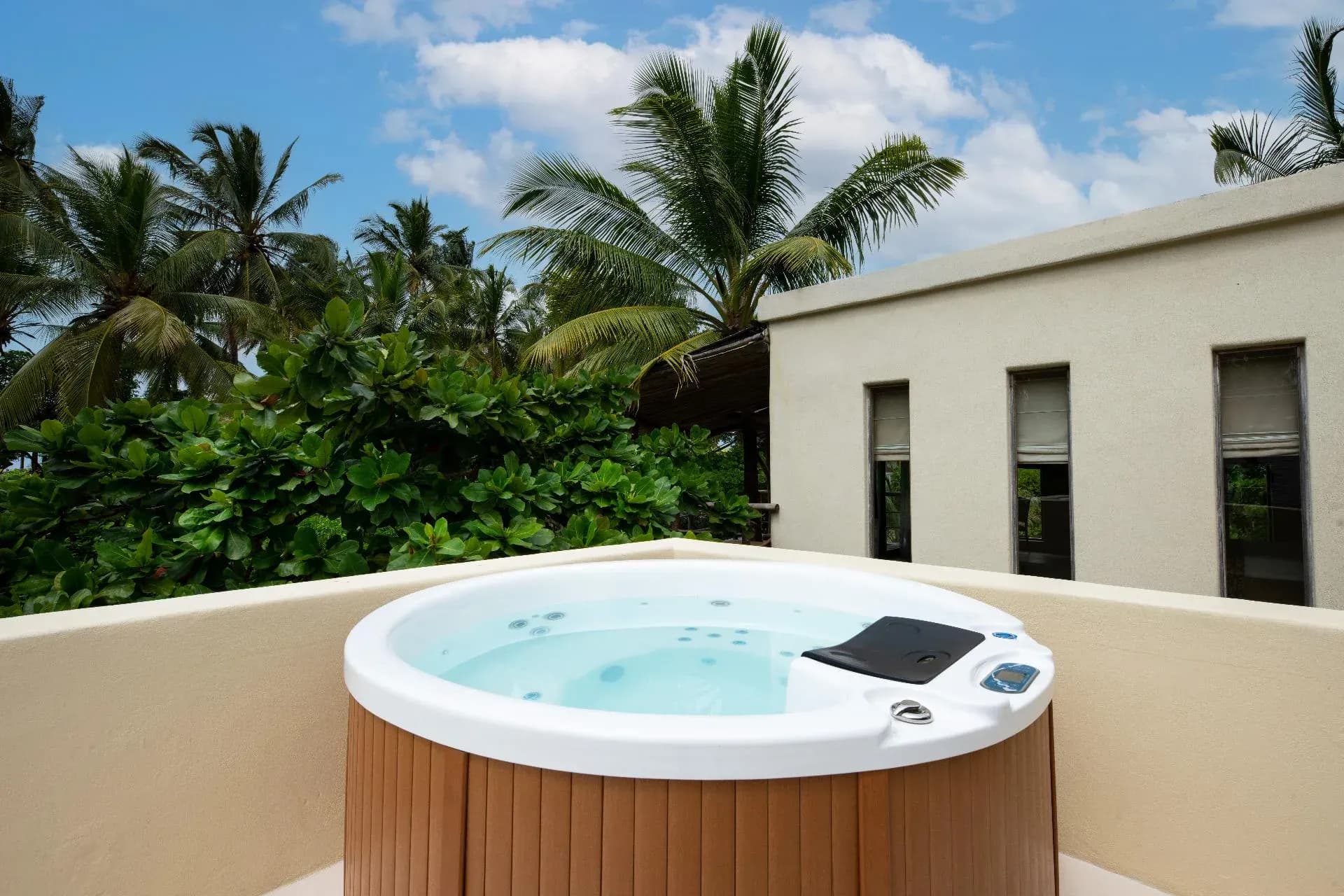 Deluxe Room with Hot Tub rooftop terrace at White Sand Luxury Villas & Spa